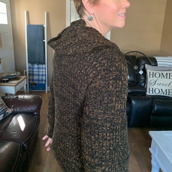 Double breasted brown hoodie sweater - Picture 2 of 3
